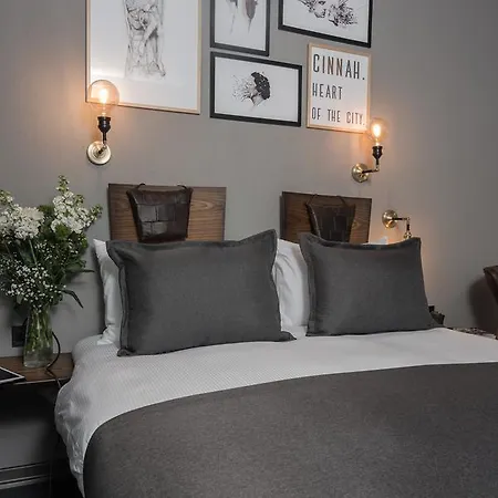 Hotel Cinnah 4*