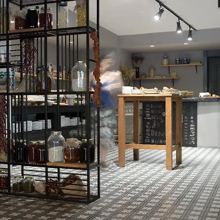 Hotel Cinnah 4*