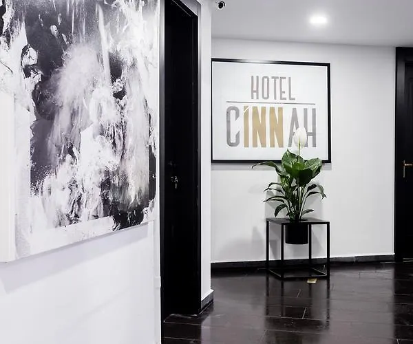 Hotel Cinnah 4*